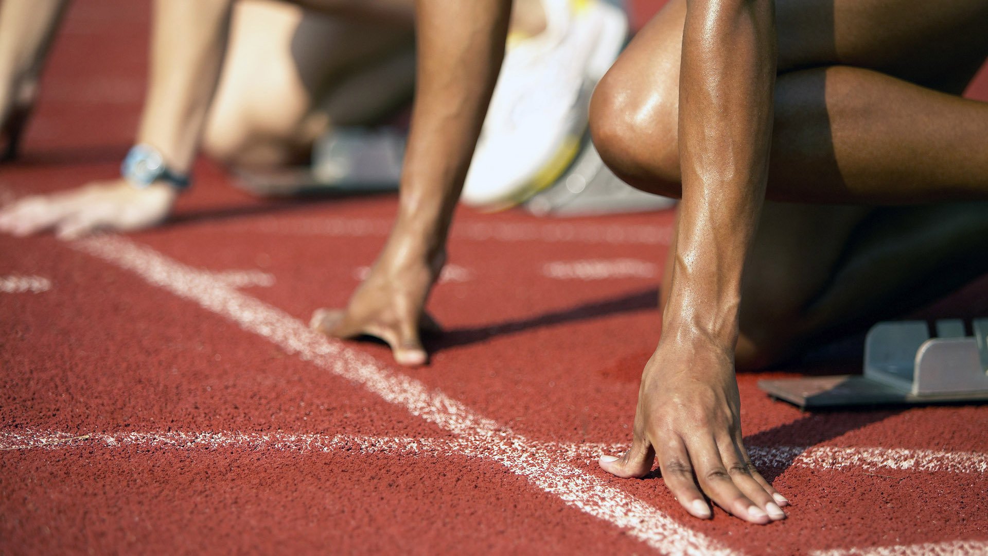 田径赛场焦点！美国队对阵英格兰队，强强对话引爆全球球迷关注